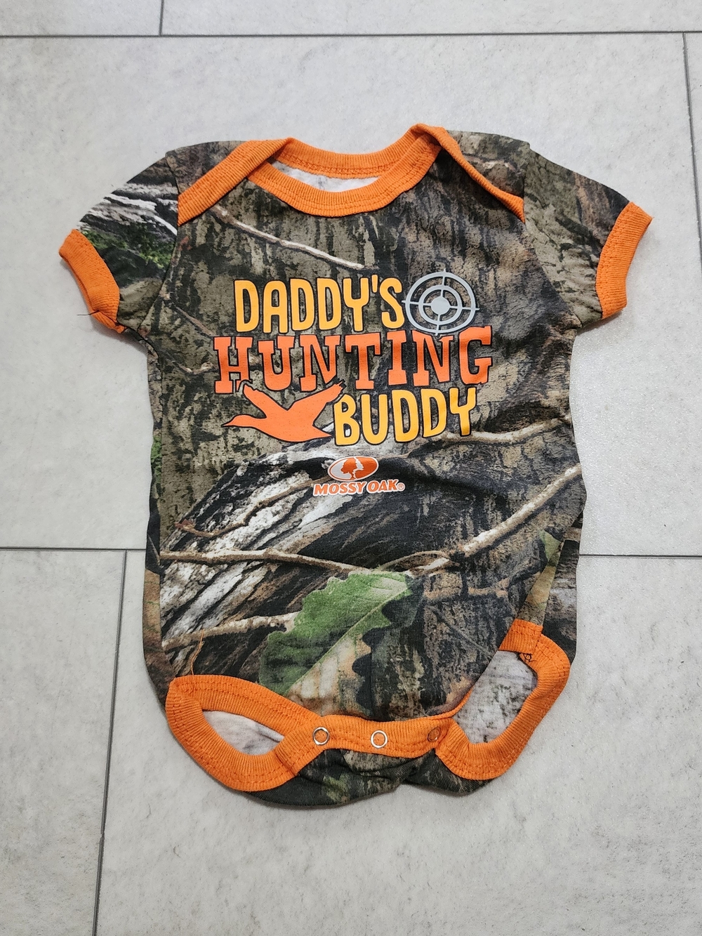 Mossy Oak Camo Daddy's Hunting Buddy One-Piece Bodysuit Orange 3m 6m